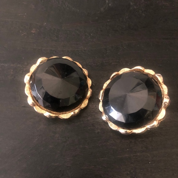 Vintage Black and Gold Clip-On Earrings - Picture 1 of 2